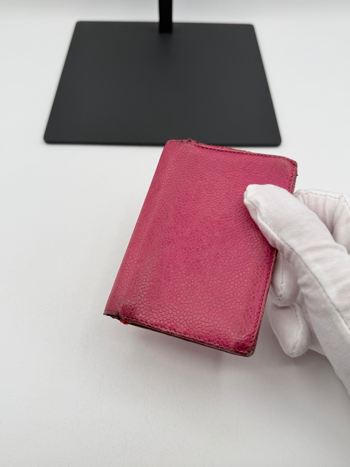 Pre-Owned Chanel Pink Quilted Caviar Leather Bi-fold Wallet