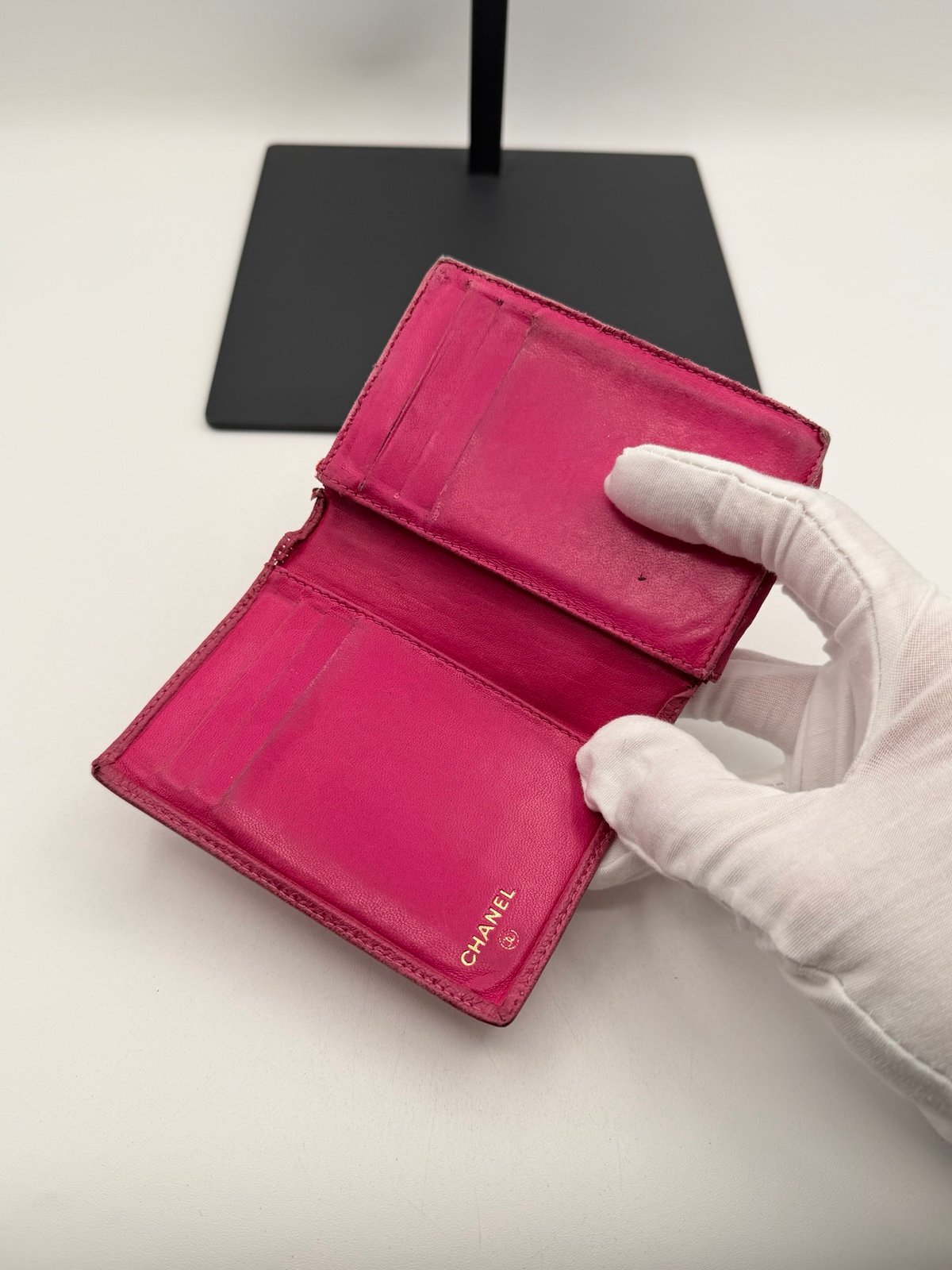 Pre-Owned Chanel Pink Quilted Caviar Leather Bi-fold Wallet
