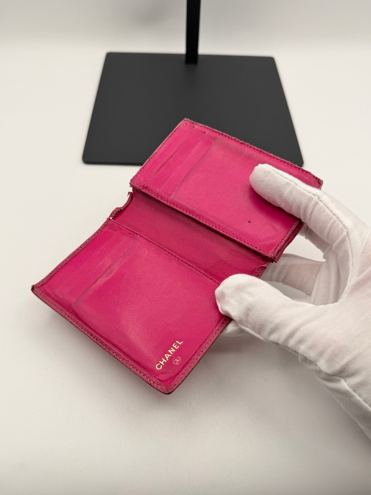 Pre-Owned Chanel Pink Quilted Caviar Leather Bi-fold Wallet