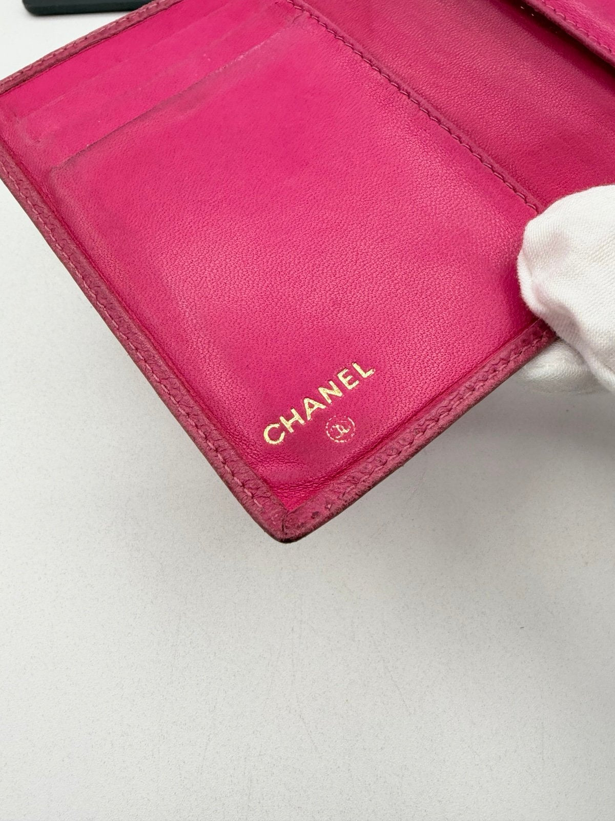 Pre-Owned Chanel Pink Quilted Caviar Leather Bi-fold Wallet