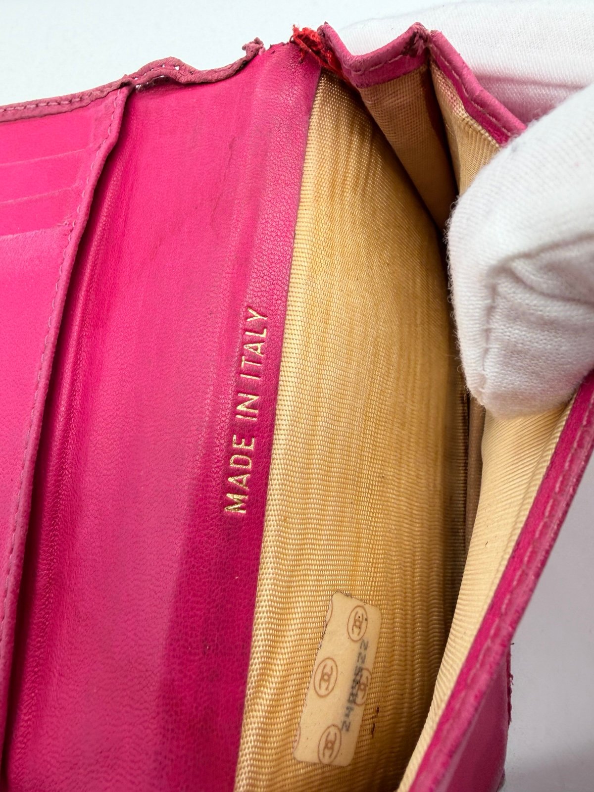 Pre-Owned Chanel Pink Quilted Caviar Leather Bi-fold Wallet