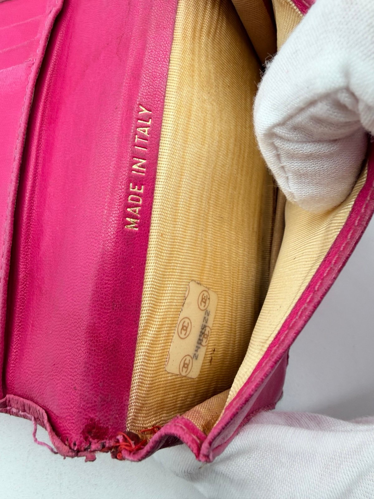 Pre-Owned Chanel Pink Quilted Caviar Leather Bi-fold Wallet