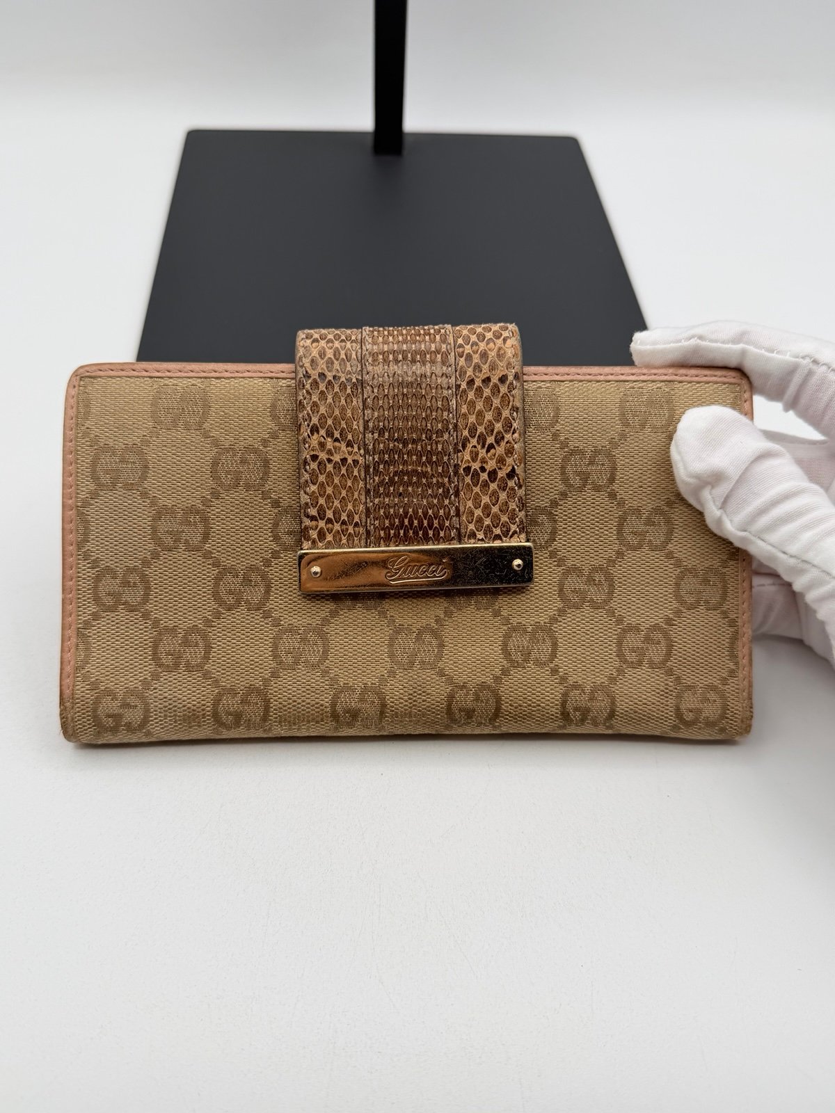 Pre-Owned Gucci Snake Skin Snap Wallet