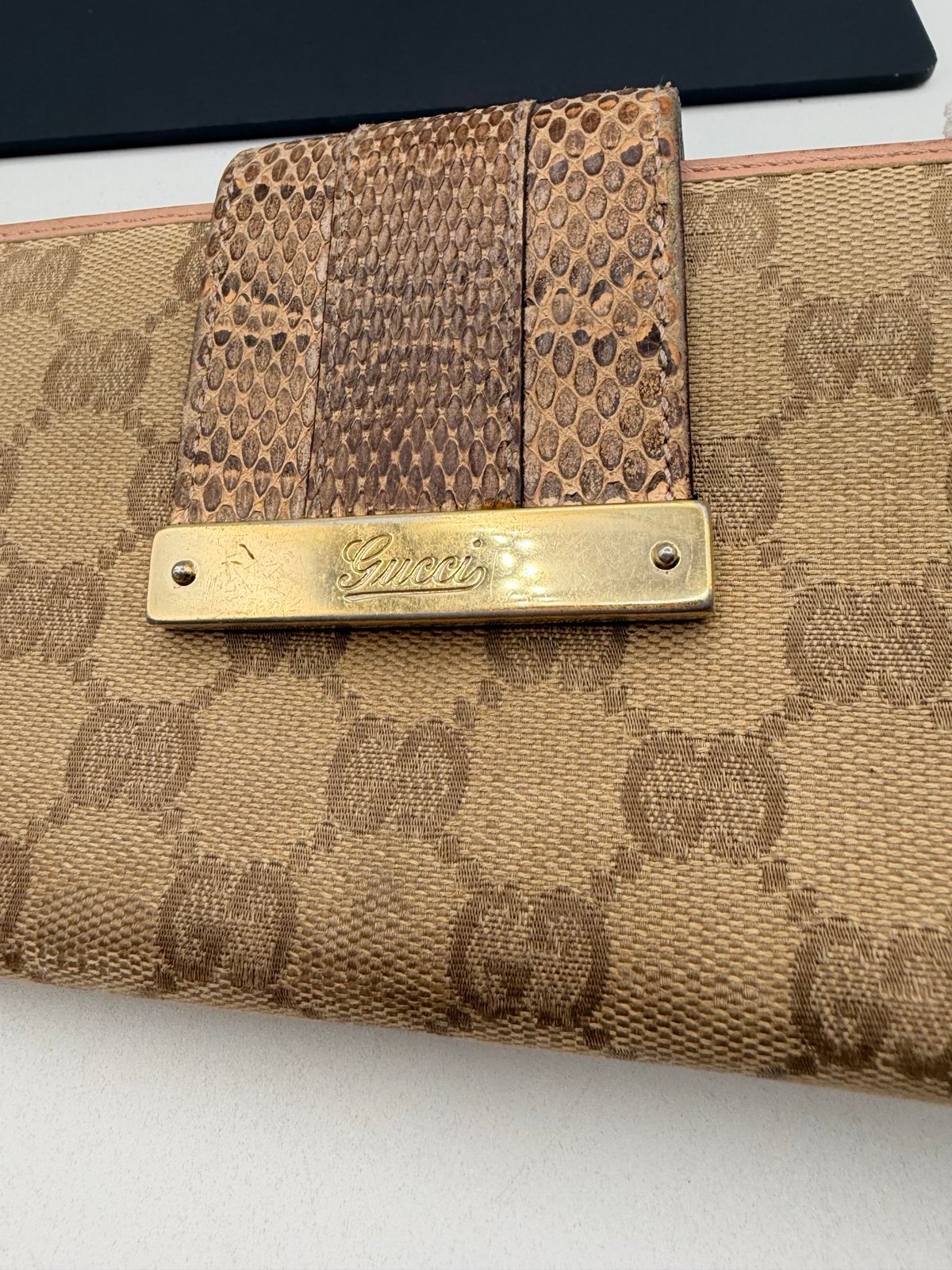 Pre-Owned Gucci Snake Skin Snap Wallet