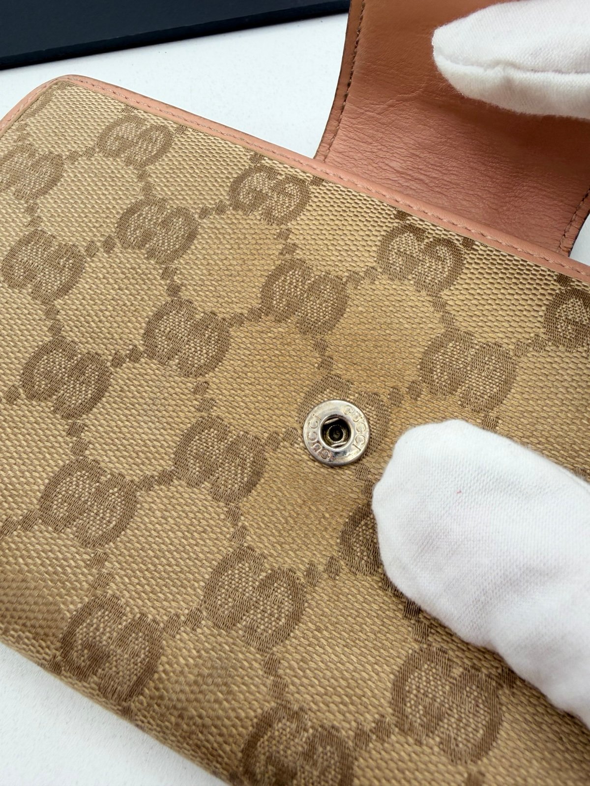 Pre-Owned Gucci Snake Skin Snap Wallet