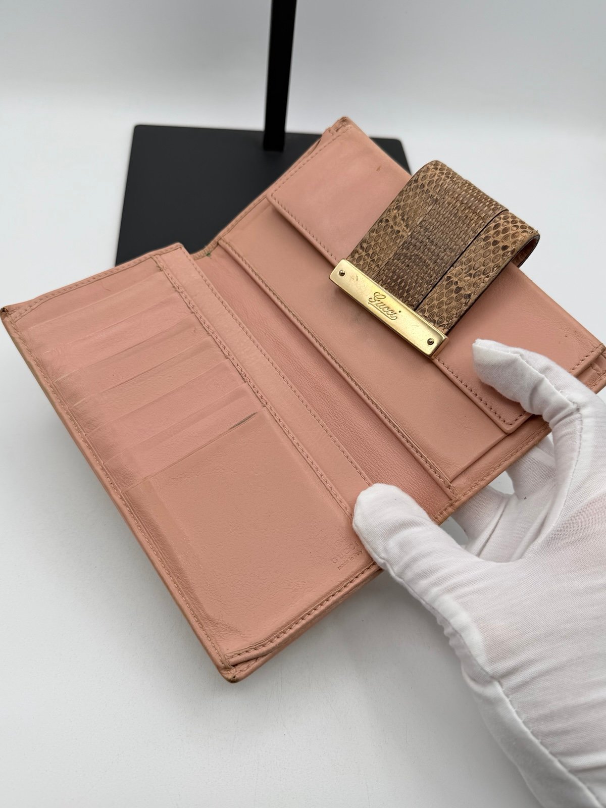 Pre-Owned Gucci Snake Skin Snap Wallet