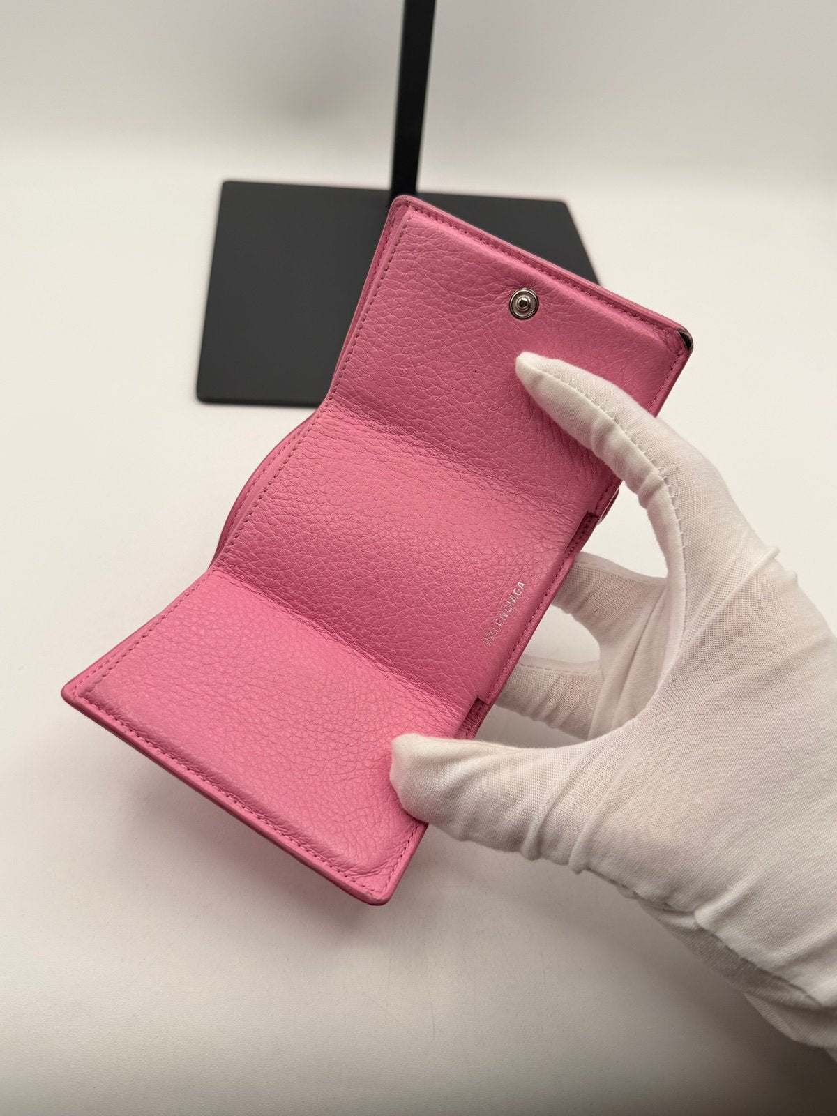 Pre-Owned Balenciaga Pink Leather Envelope Trifold Wallet
