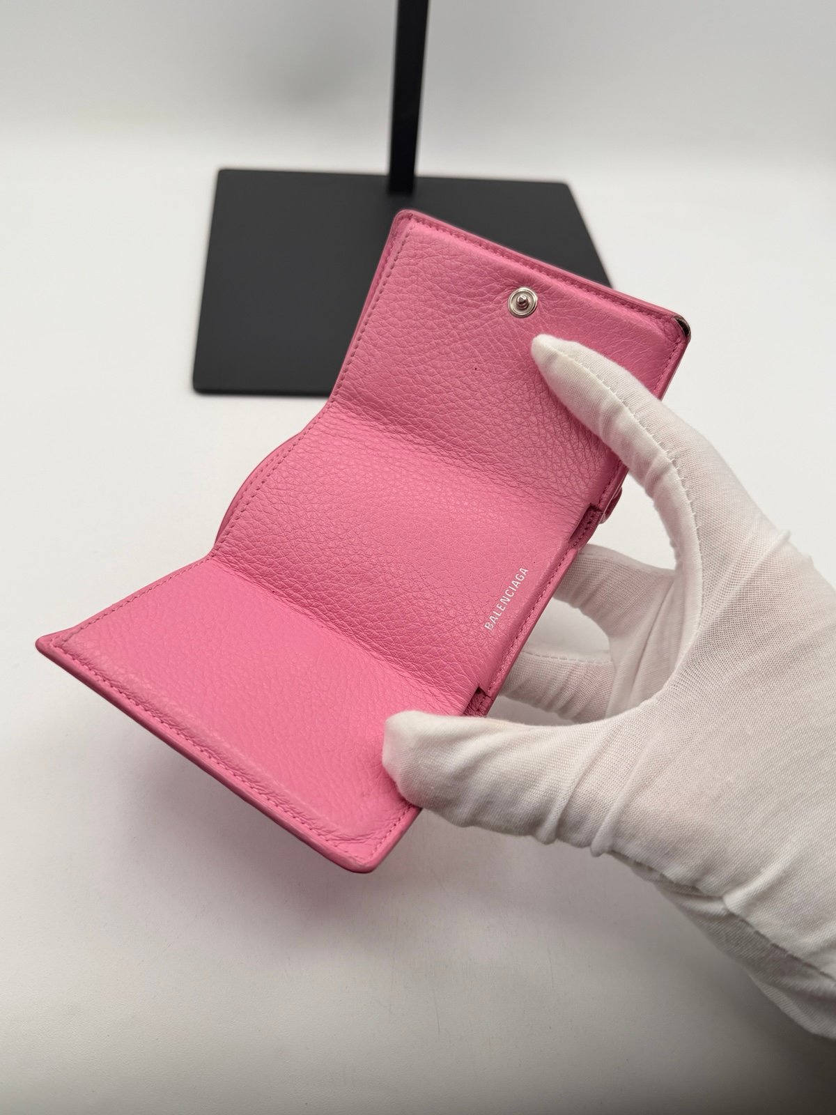 Pre-Owned Balenciaga Pink Leather Envelope Trifold Wallet