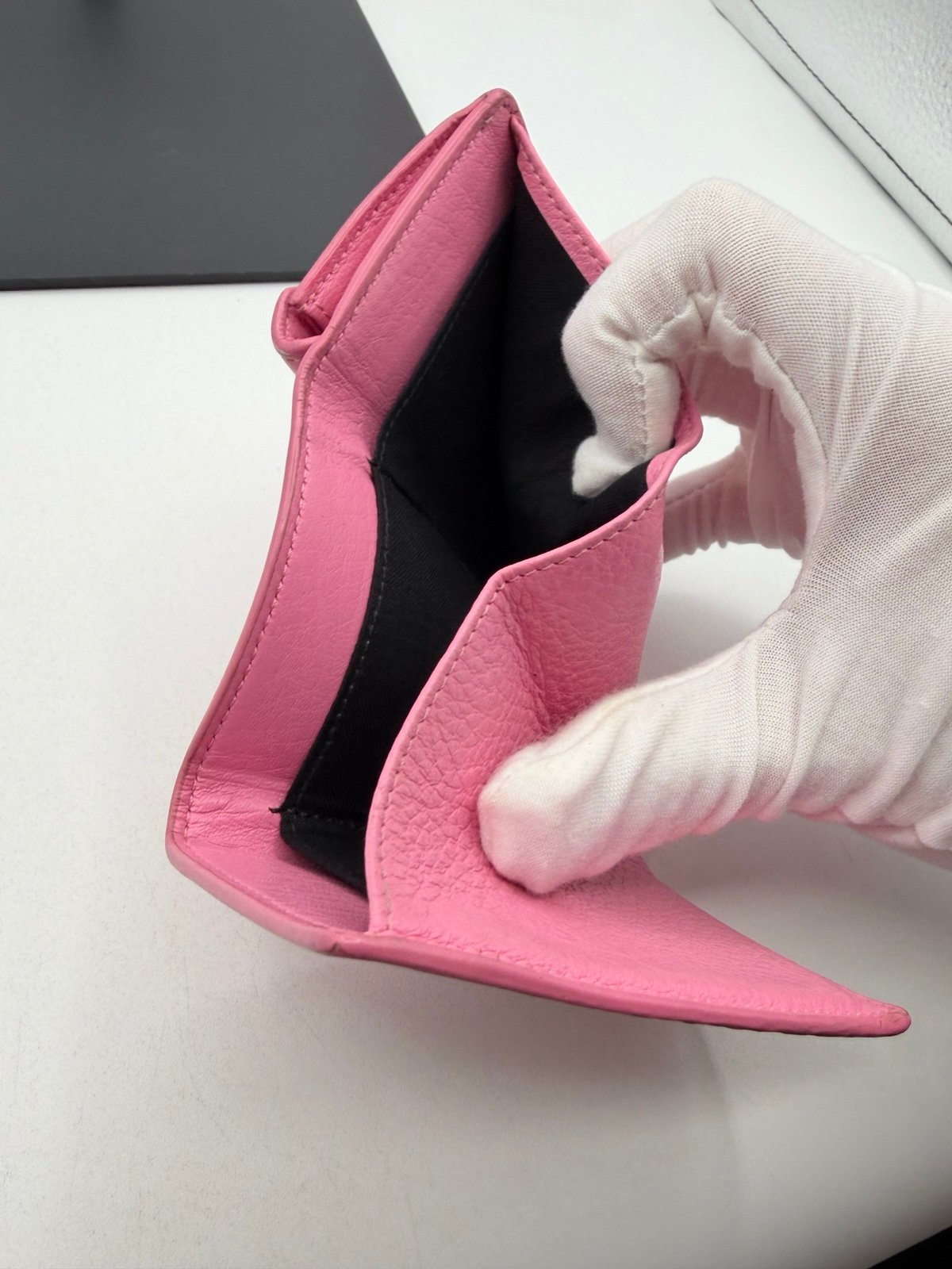 Pre-Owned Balenciaga Pink Leather Envelope Trifold Wallet