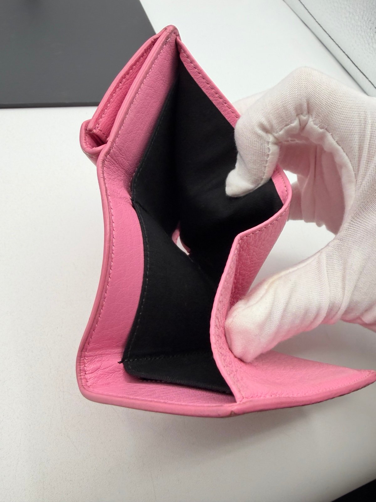 Pre-Owned Balenciaga Pink Leather Envelope Trifold Wallet