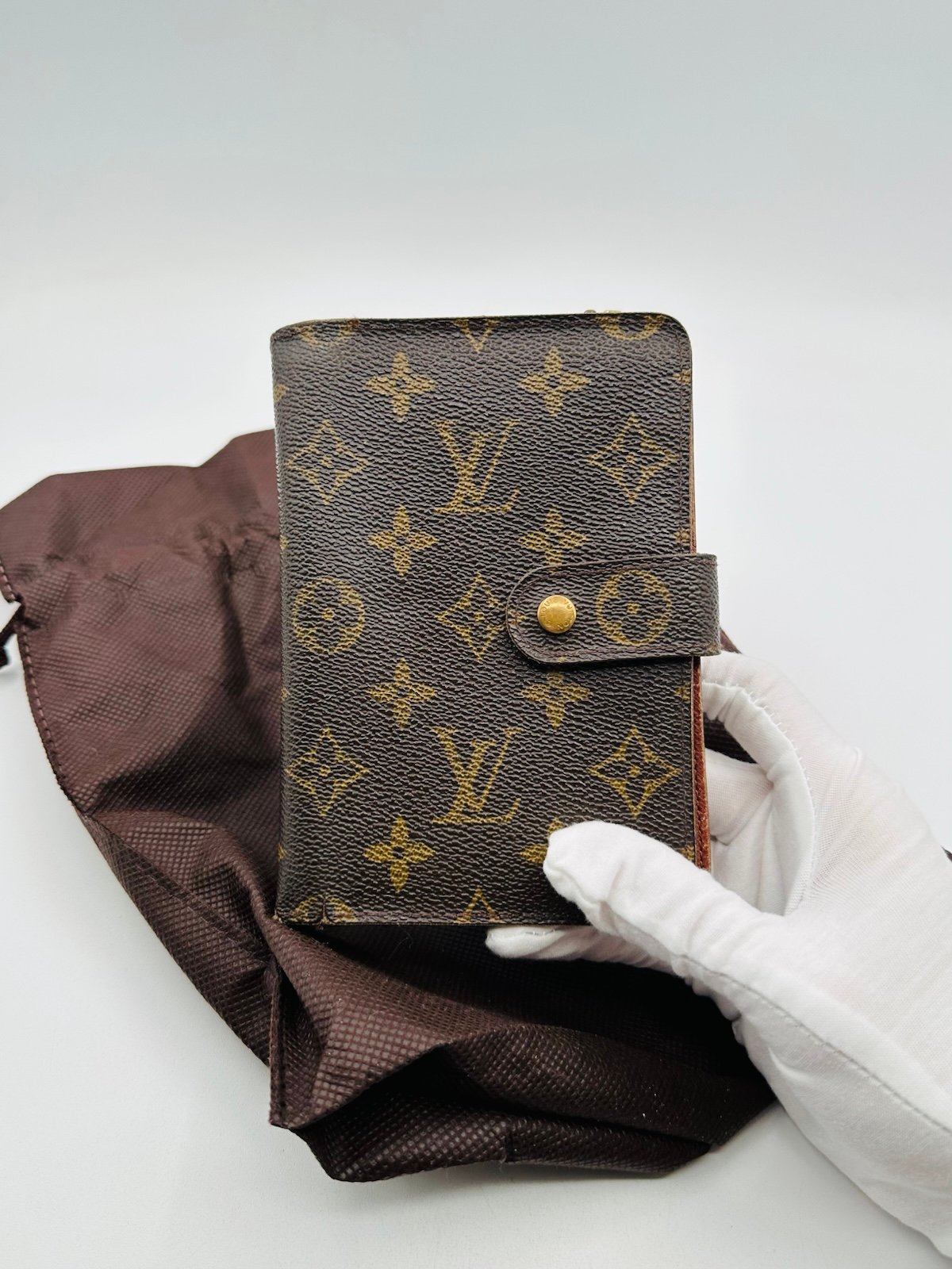 Pre-Owned Louis Vuitton Multi Pocket Monogram Wallet