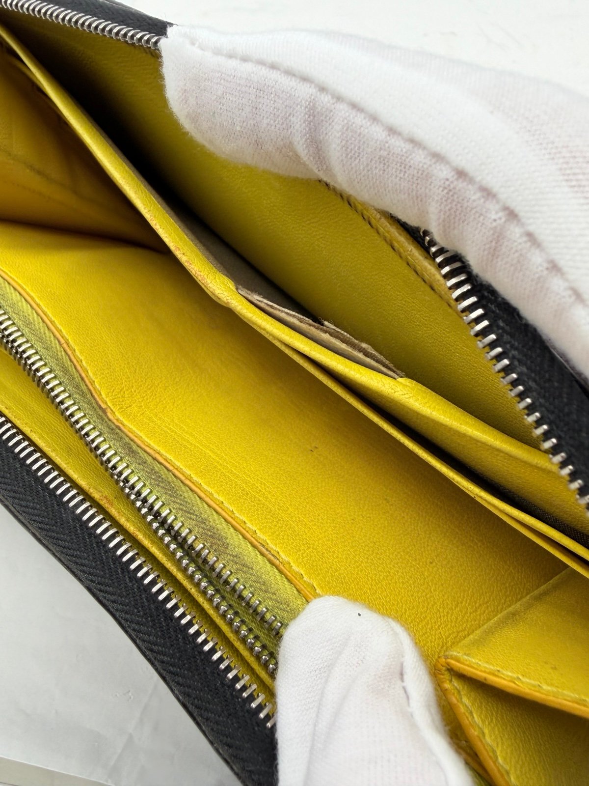 Pre-Owned Celine Leather Zip Around Wallet