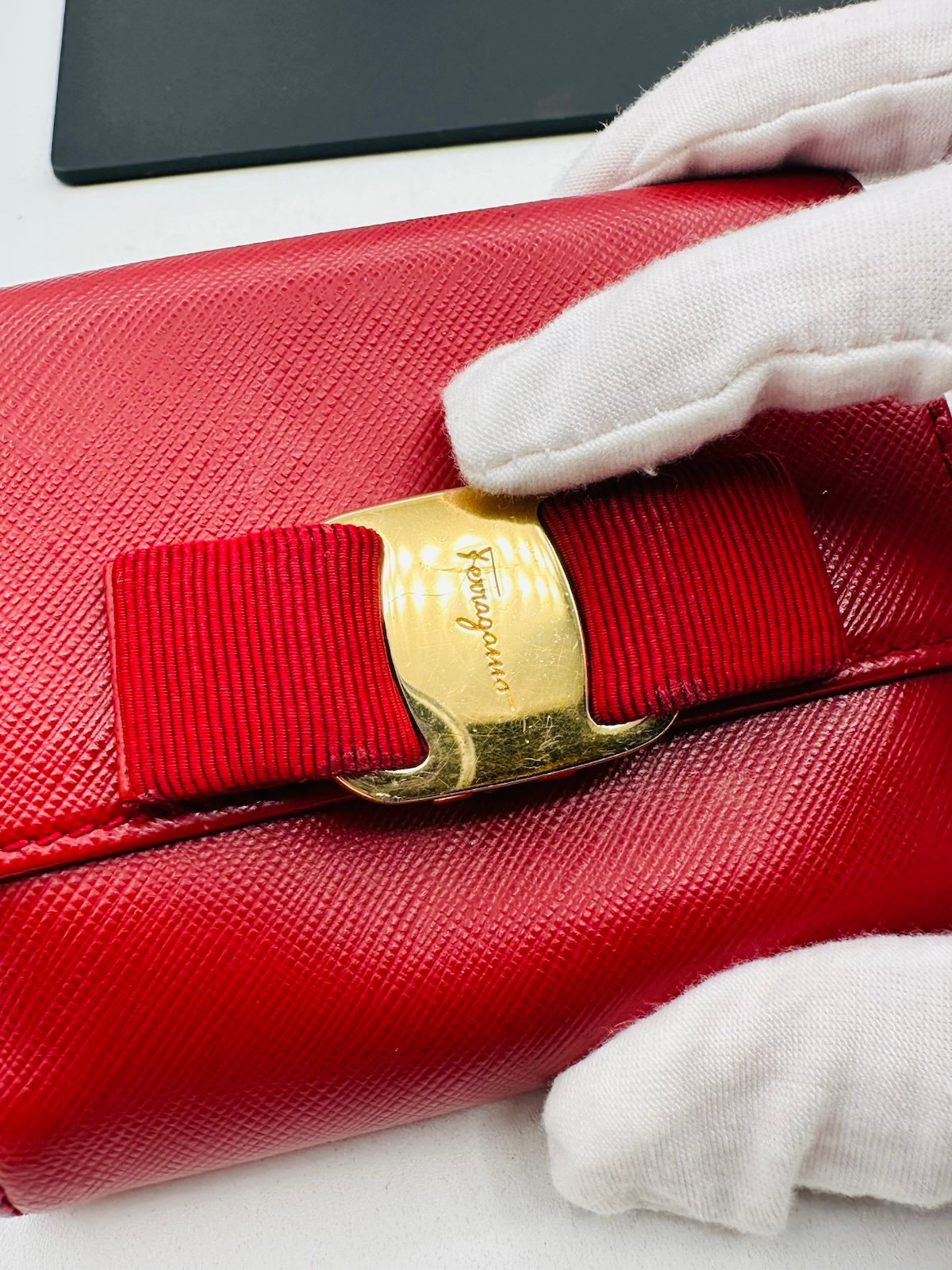 Pre-Owned Salvatore Ferragamo Gold Clasp Wallet