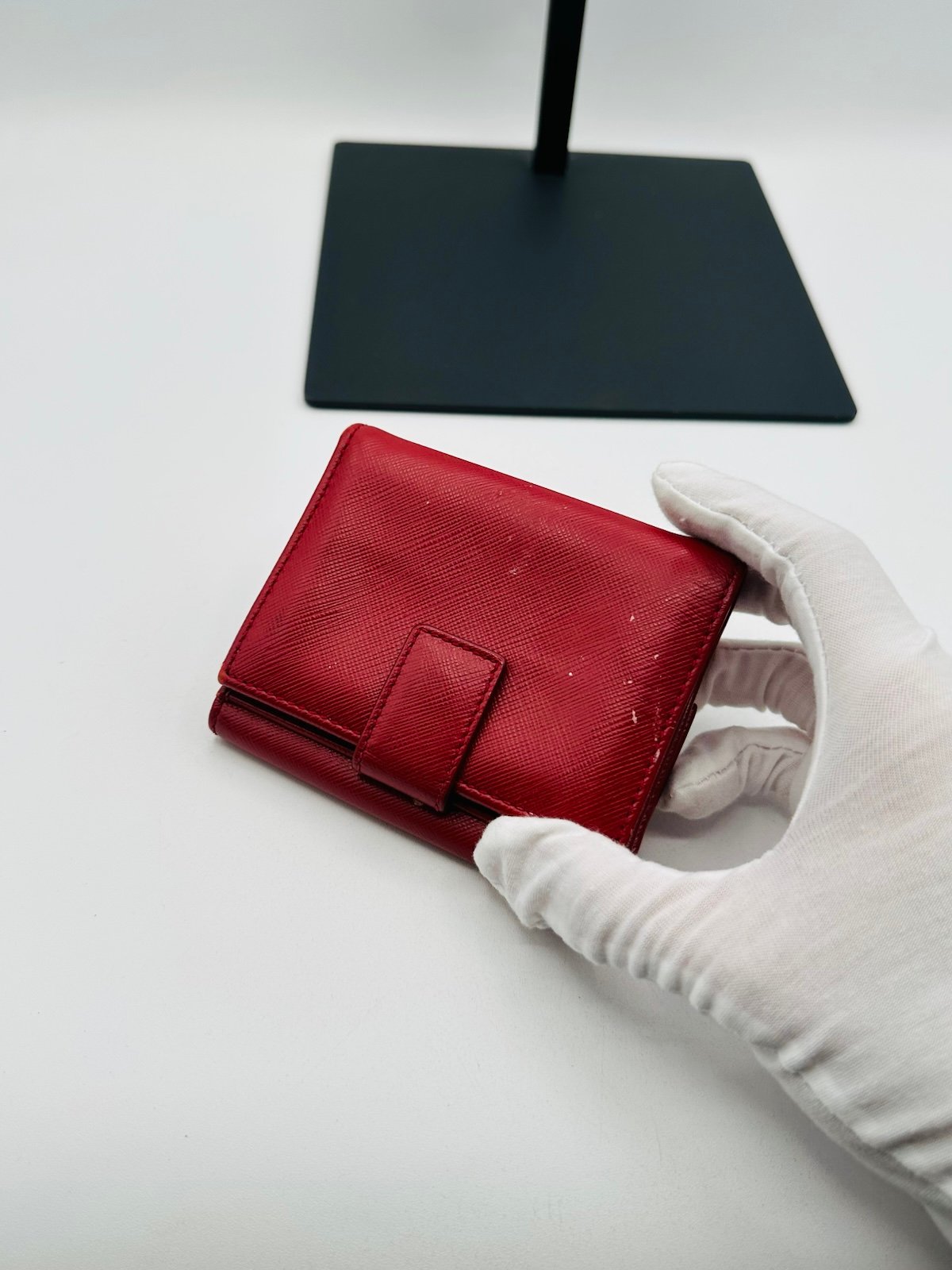 Pre-Owned Salvatore Ferragamo Gold Clasp Wallet