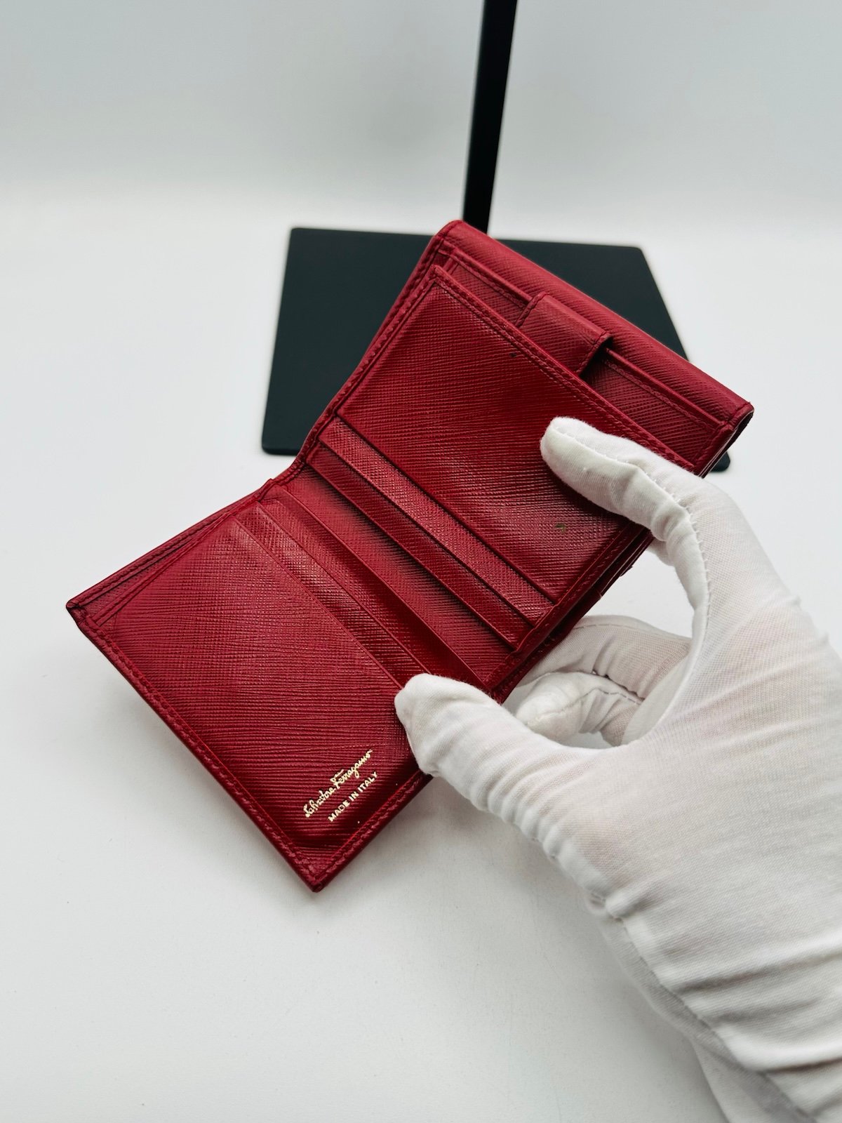 Pre-Owned Salvatore Ferragamo Gold Clasp Wallet