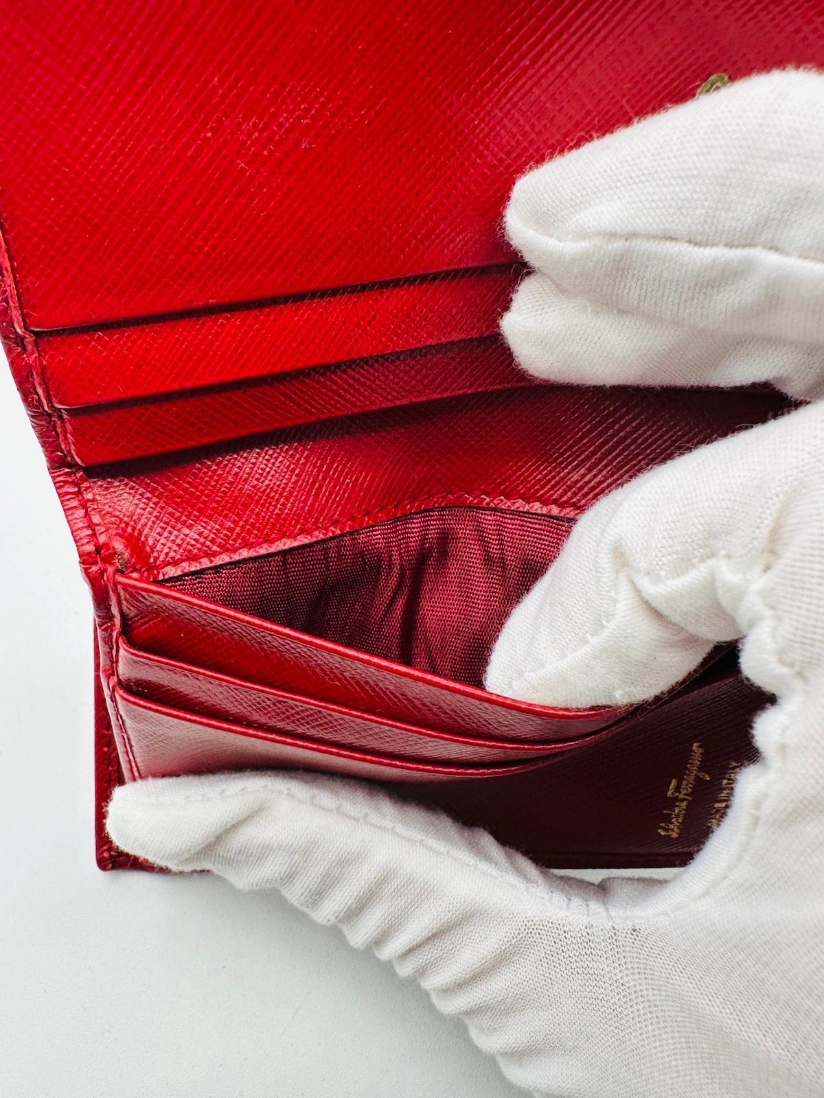 Pre-Owned Salvatore Ferragamo Gold Clasp Wallet