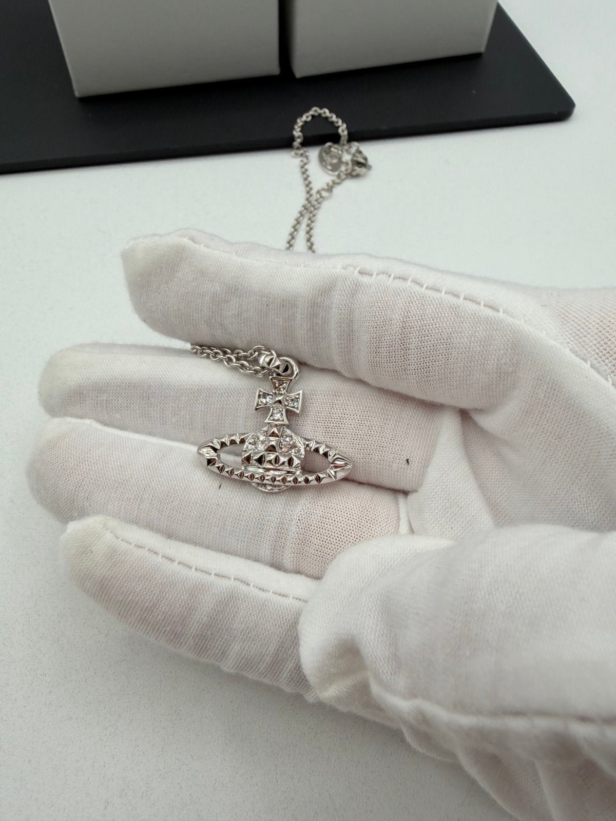 Pre-Owned Vivienne Westwood Orb Pendant Necklace Silver