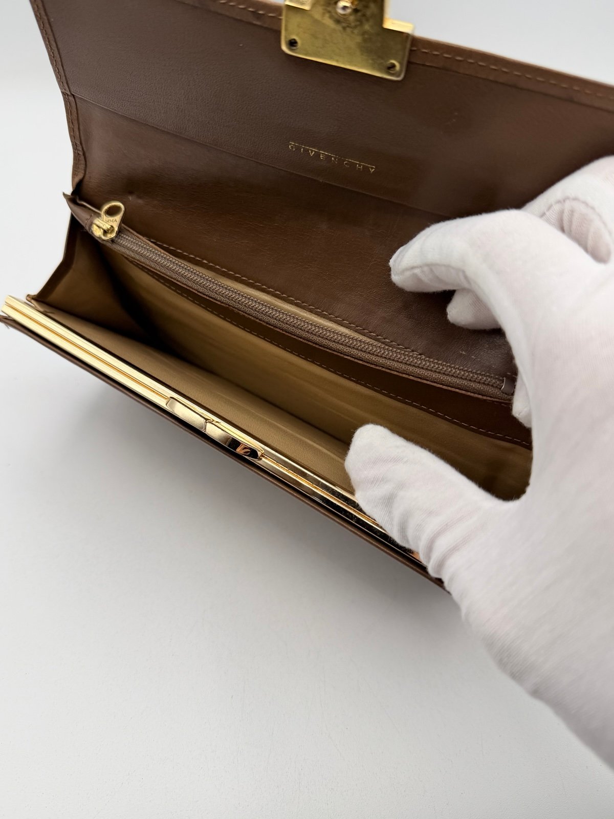 Pre-Owned Givenchy Vintage Ostrich Leather Wallet