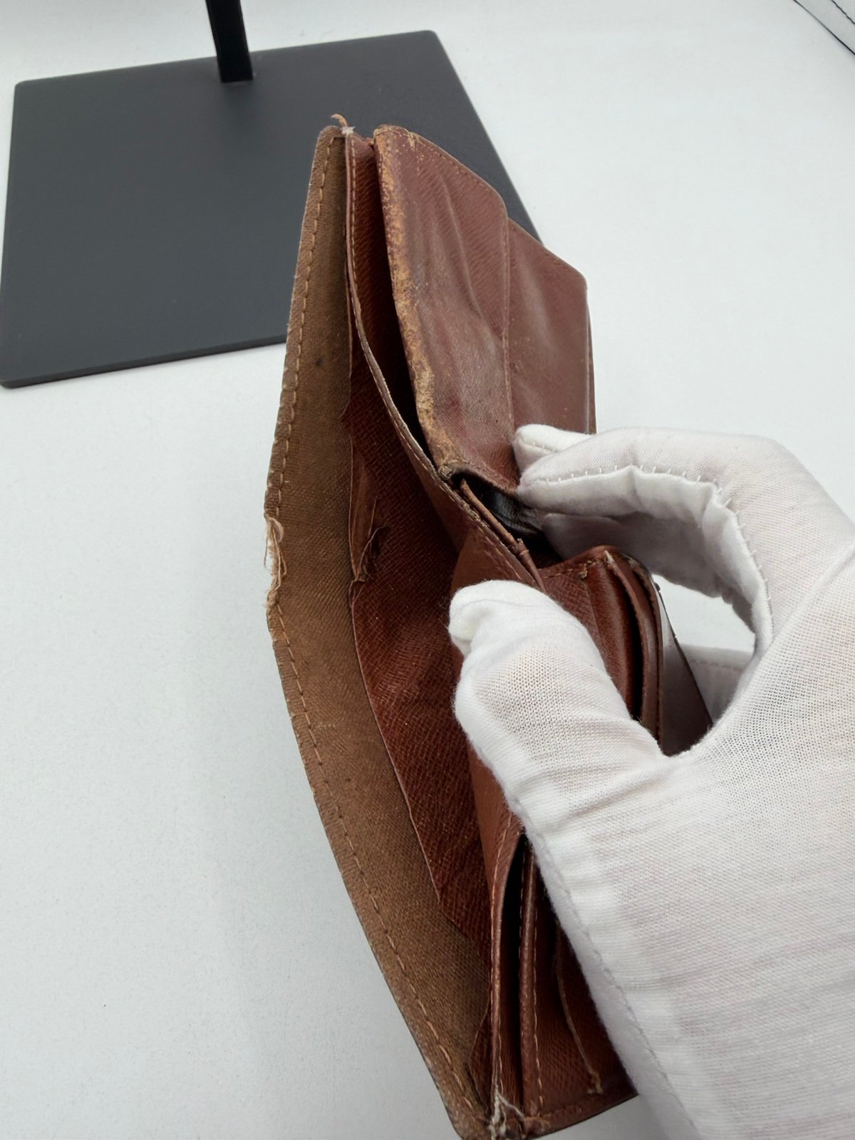 Pre-Owned Louis Vuitton Monogram Bi Fold Wallet