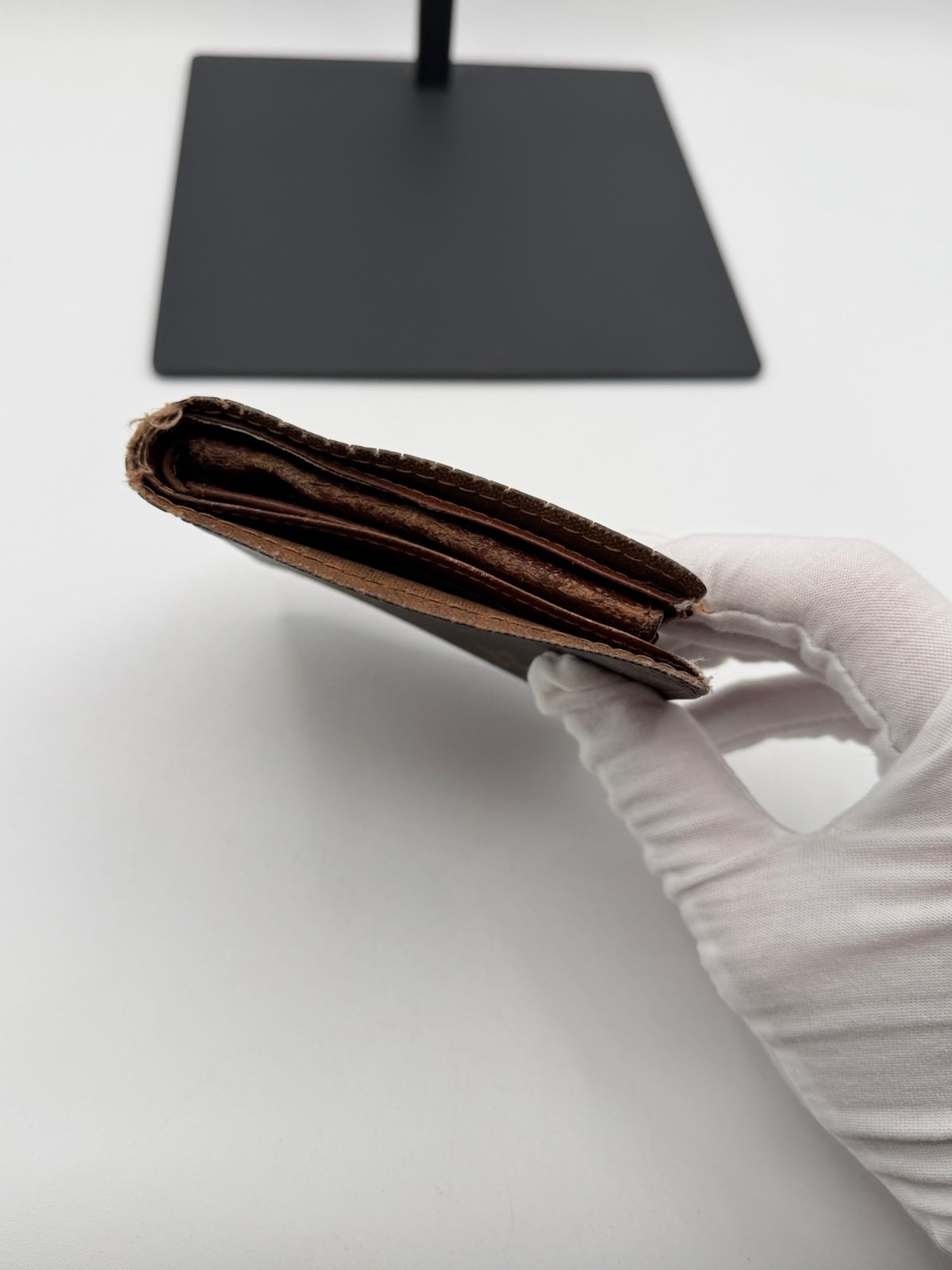 Pre-Owned Louis Vuitton Monogram Bi Fold Wallet