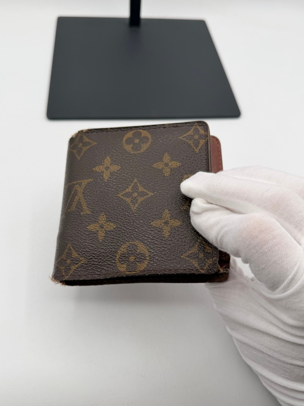 Pre-Owned Louis Vuitton Monogram Bi Fold Wallet
