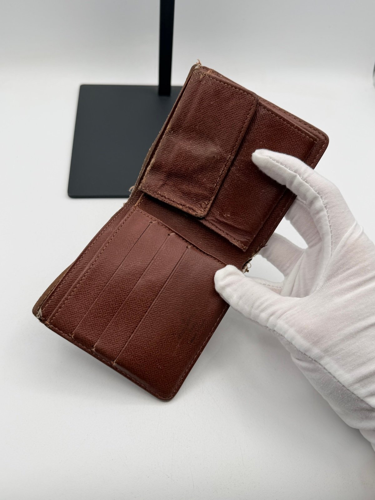 Pre-Owned Louis Vuitton Monogram Bi Fold Wallet