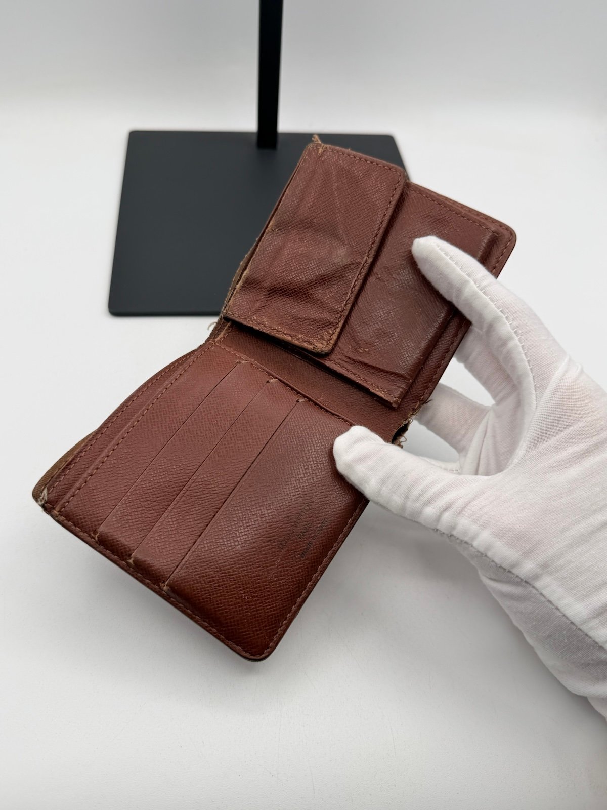 Pre-Owned Louis Vuitton Monogram Bi Fold Wallet