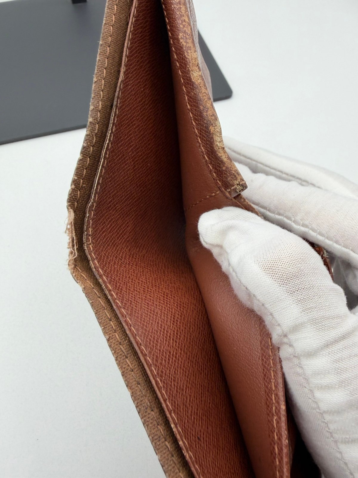 Pre-Owned Louis Vuitton Monogram Bi Fold Wallet