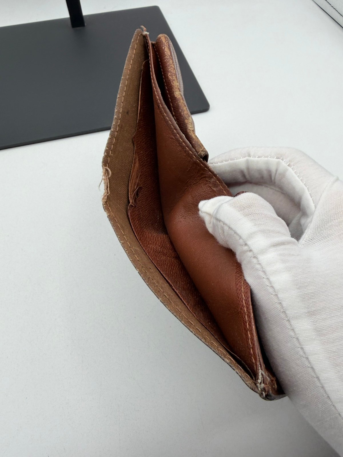 Pre-Owned Louis Vuitton Monogram Bi Fold Wallet