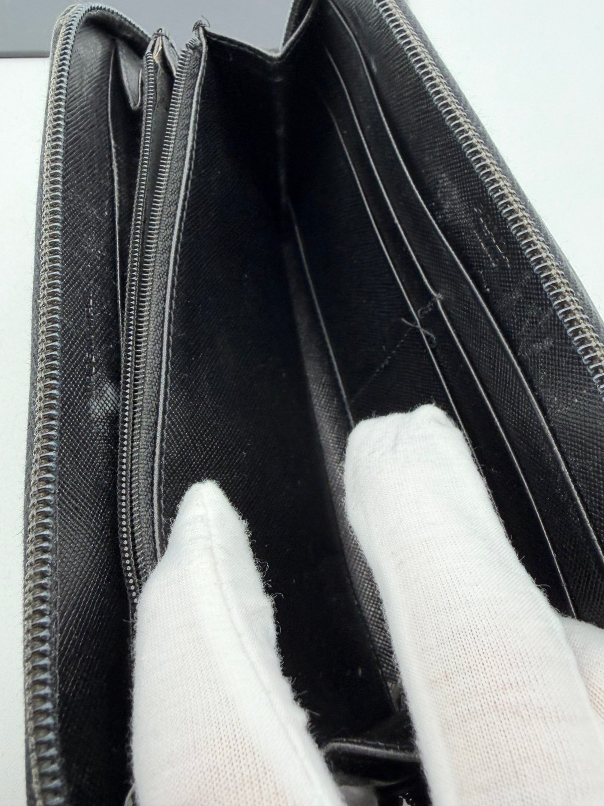 Pre-Owned Prada Saffiano Leather Zip Around Wallet