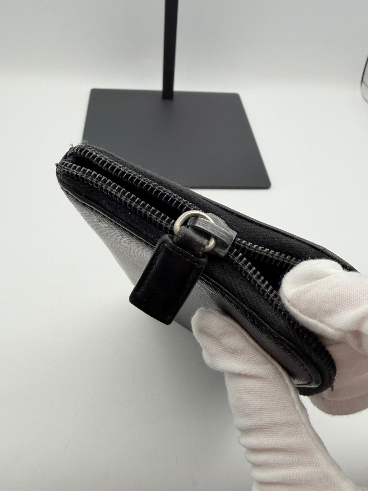 Pre-Owned Prada Saffiano Leather Zip Around Wallet