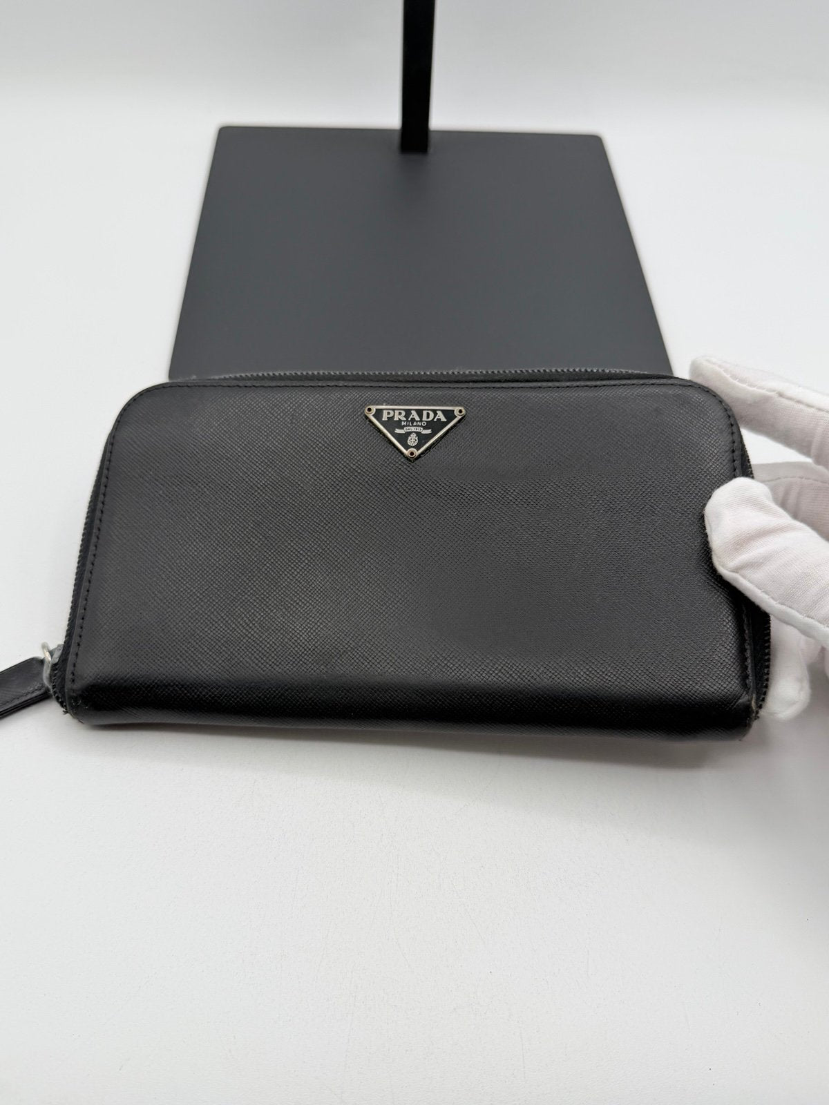 Pre-Owned Prada Saffiano Leather Zip Around Wallet
