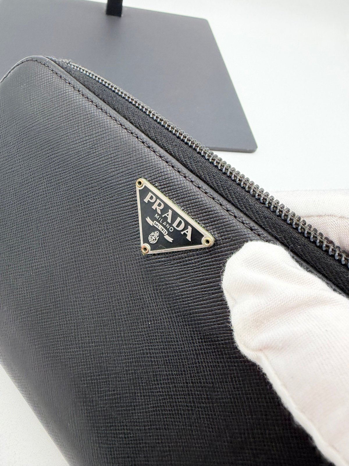 Pre-Owned Prada Saffiano Leather Zip Around Wallet