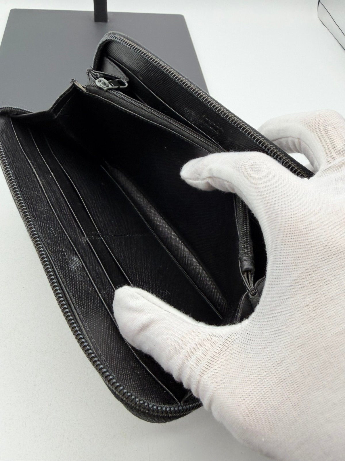 Pre-Owned Prada Saffiano Leather Zip Around Wallet