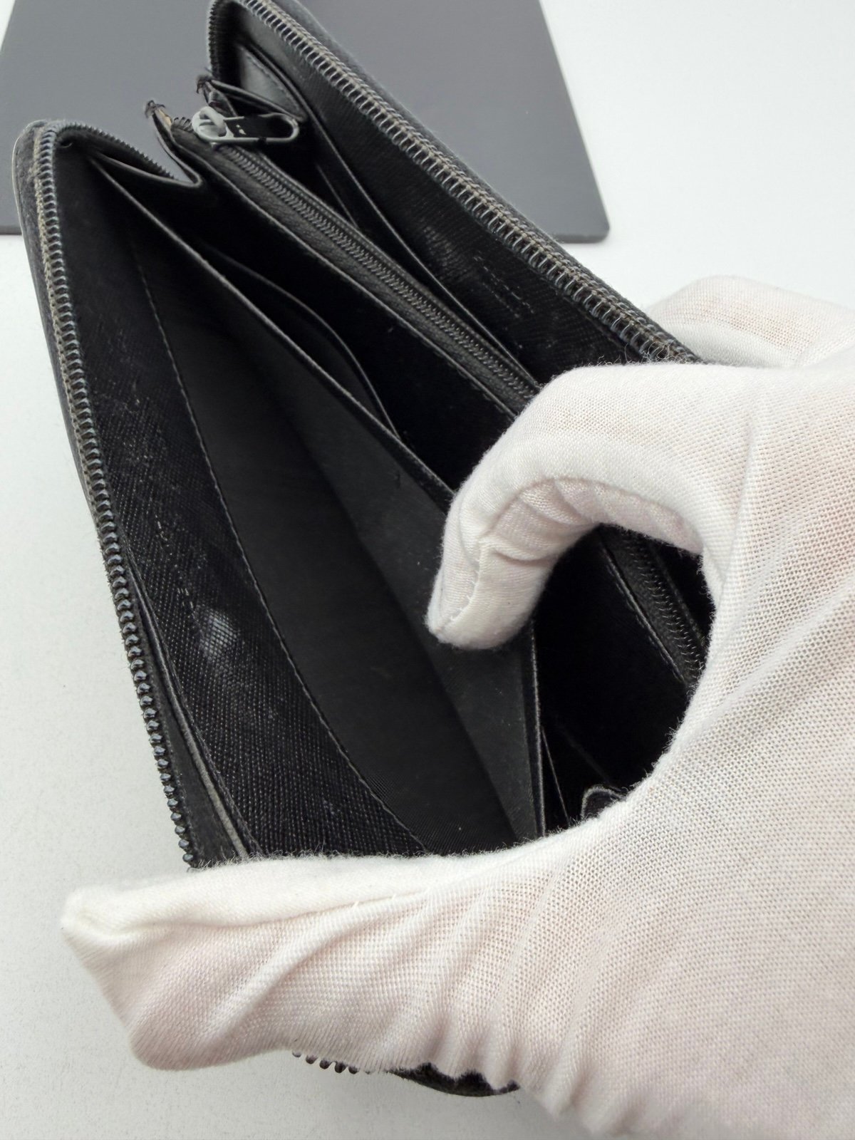 Pre-Owned Prada Saffiano Leather Zip Around Wallet