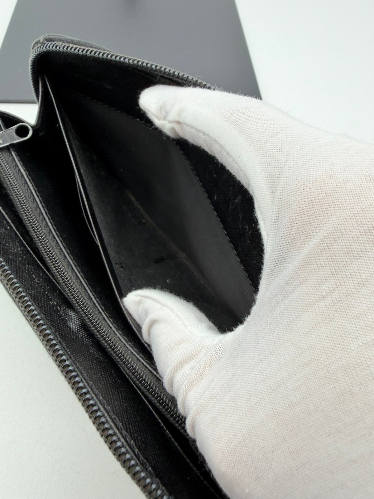 Pre-Owned Prada Saffiano Leather Zip Around Wallet
