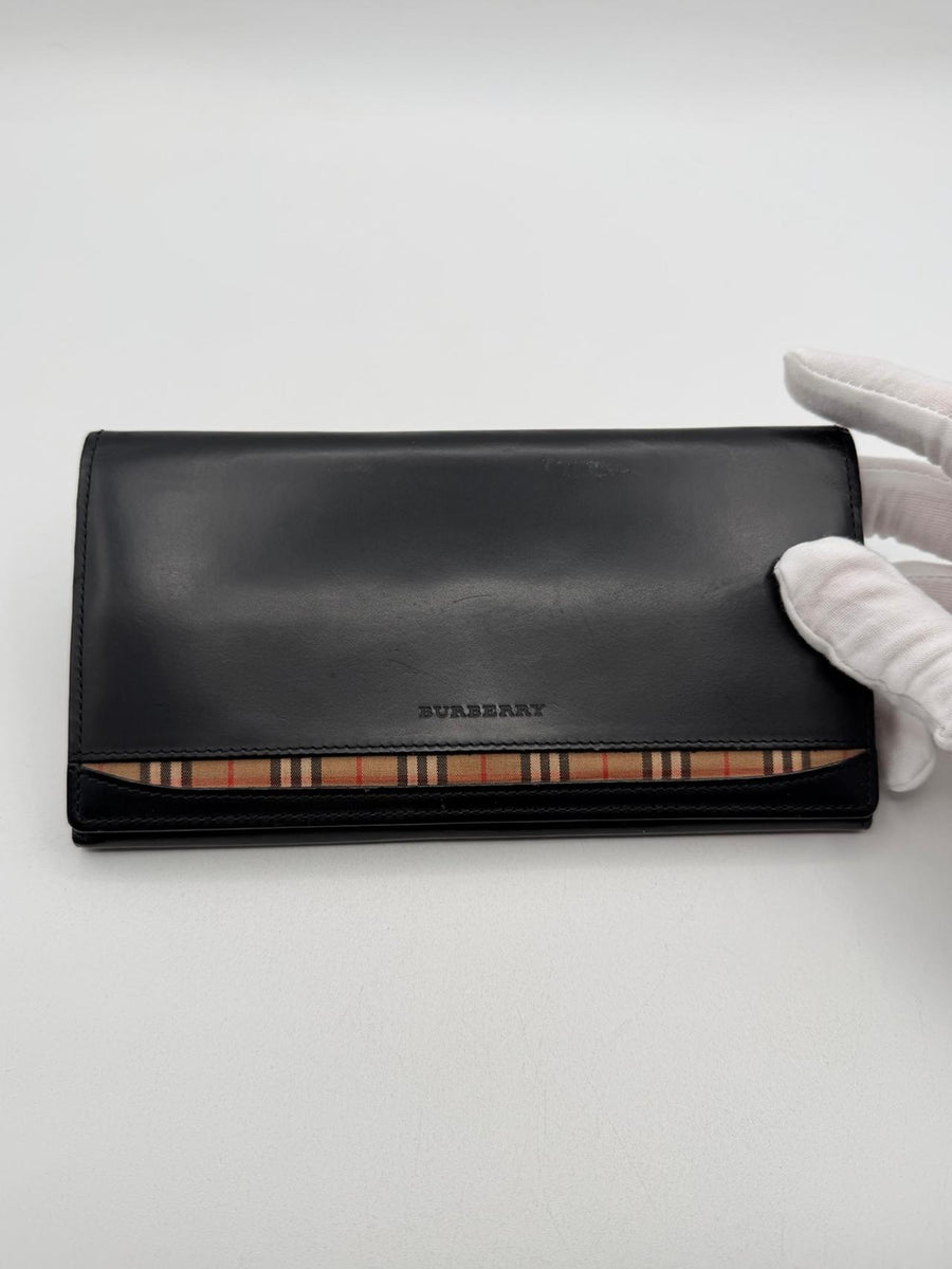 Pre-Owned Burberry Black Leather Long Wallet