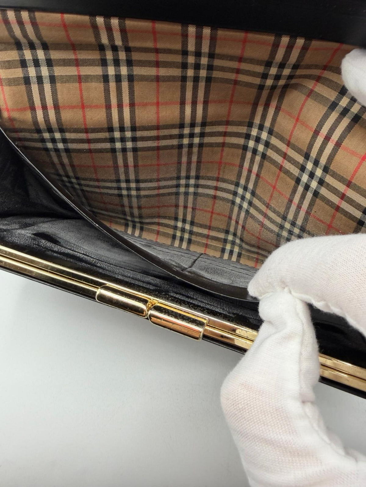 Pre-Owned Burberry Black Leather Long Wallet