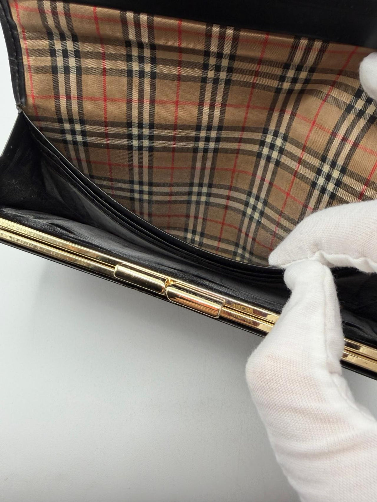 Pre-Owned Burberry Black Leather Long Wallet
