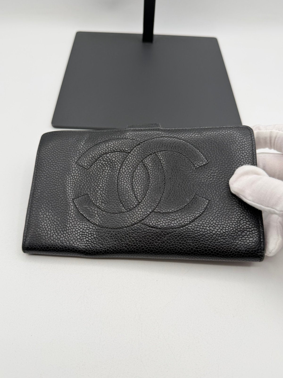Pre-Owned Chanel Large Pebbled Leather Wallet