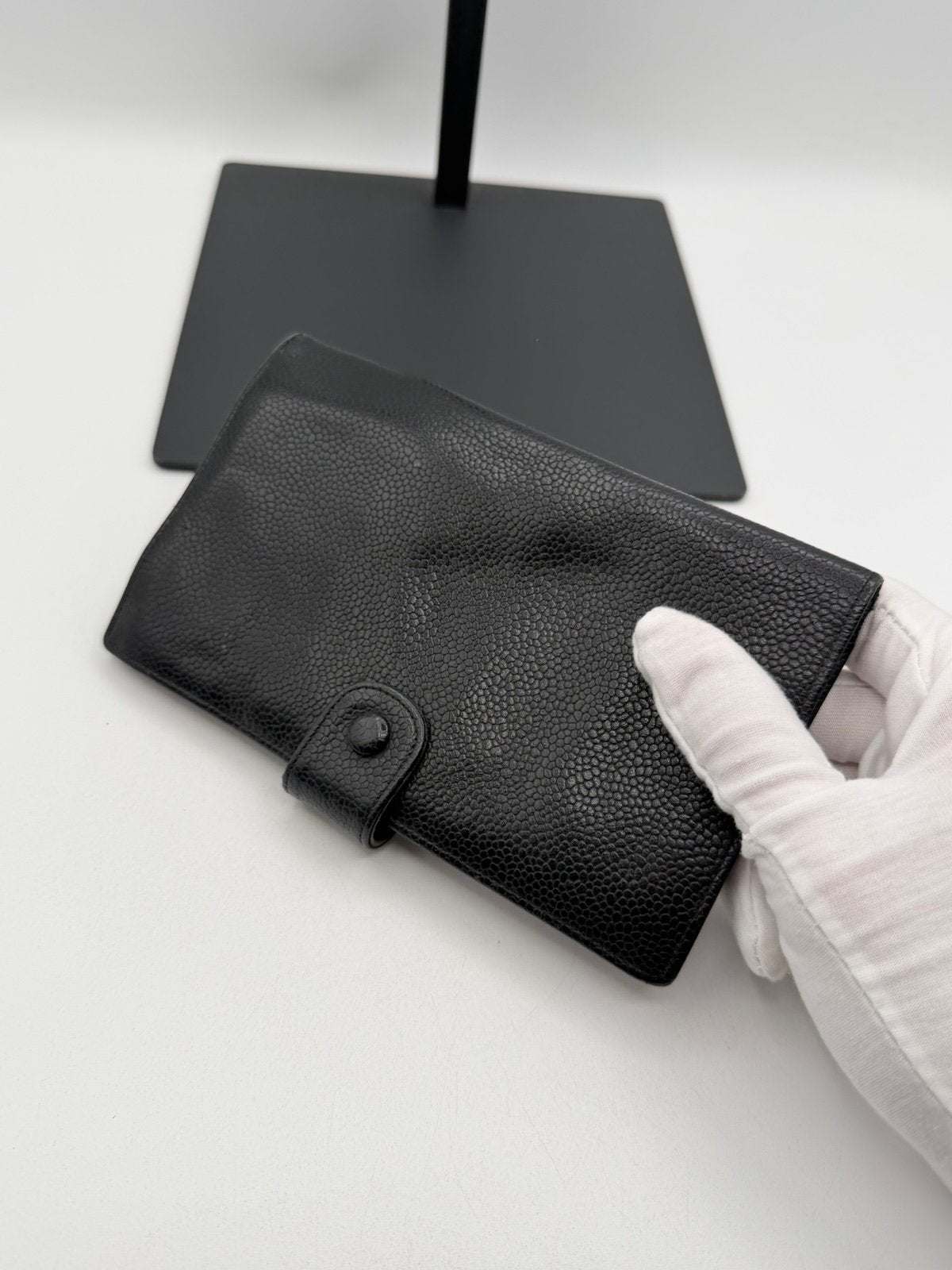 Pre-Owned Chanel Large Pebbled Leather Wallet