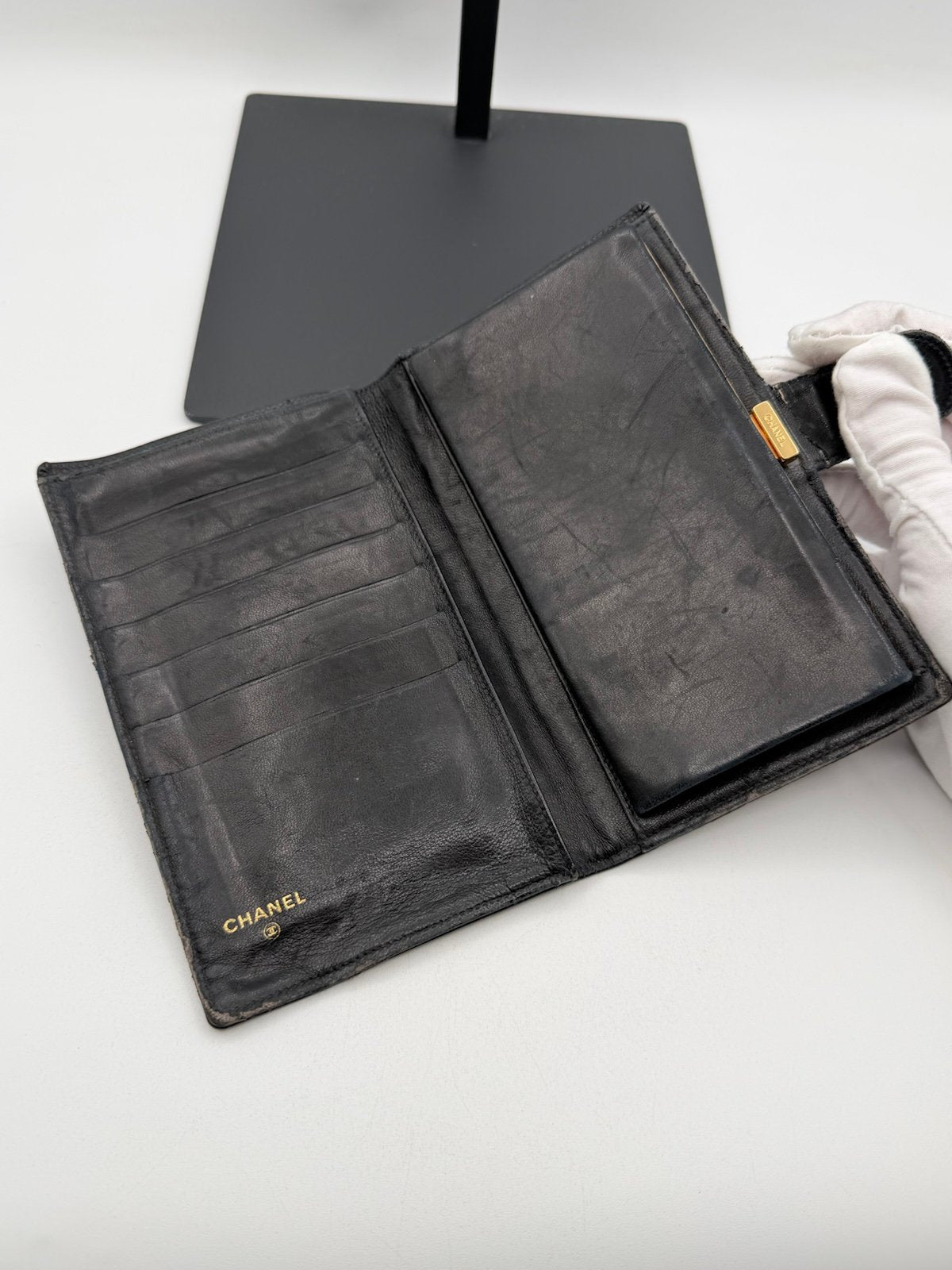 Pre-Owned Chanel Large Pebbled Leather Wallet