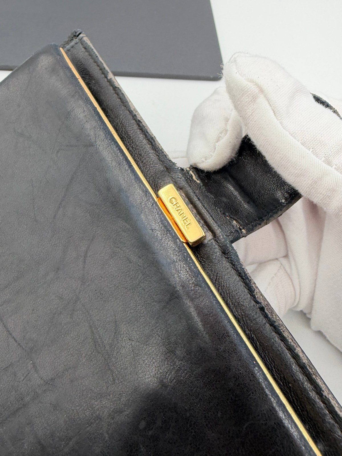Pre-Owned Chanel Large Pebbled Leather Wallet