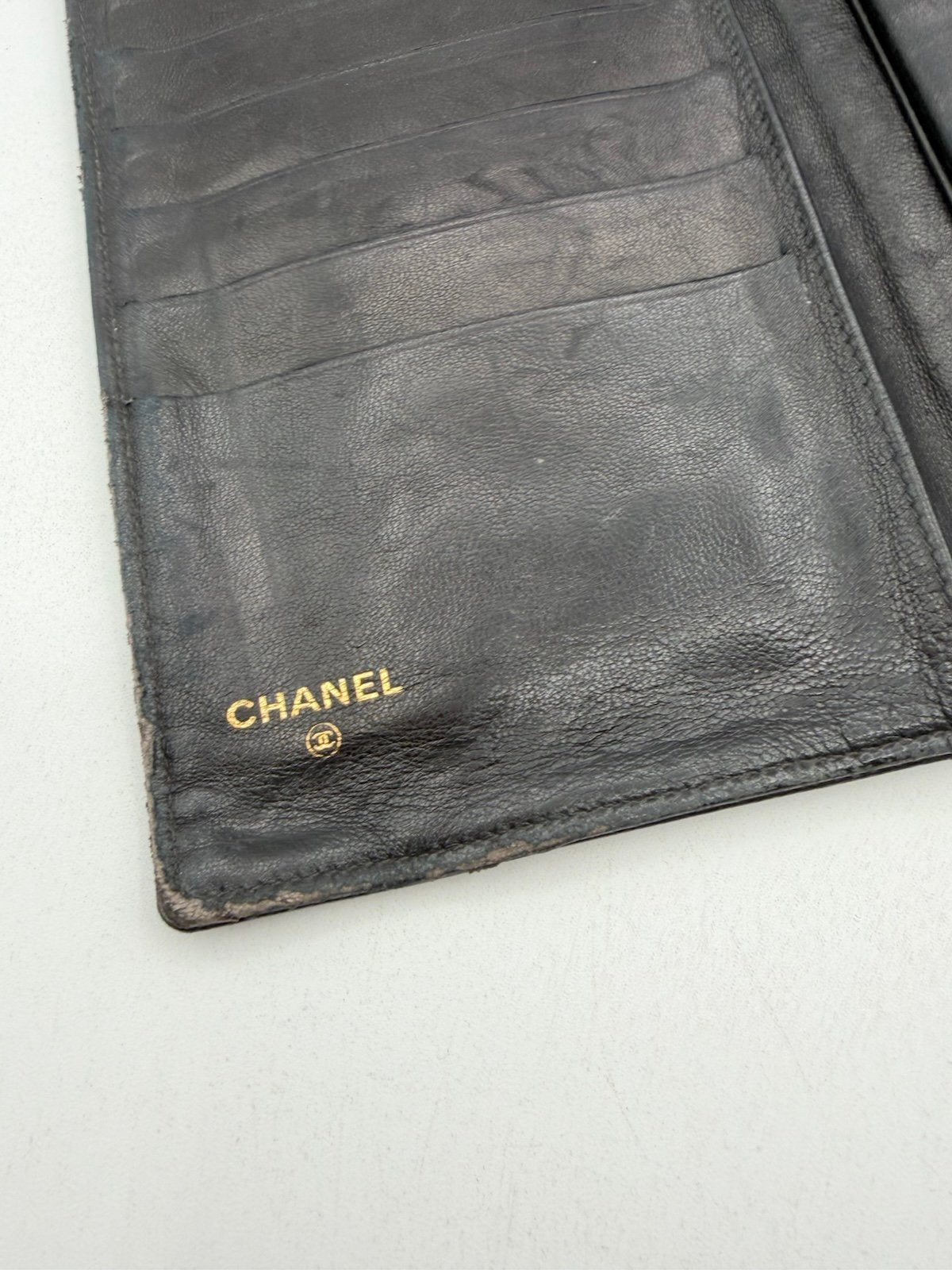 Pre-Owned Chanel Large Pebbled Leather Wallet