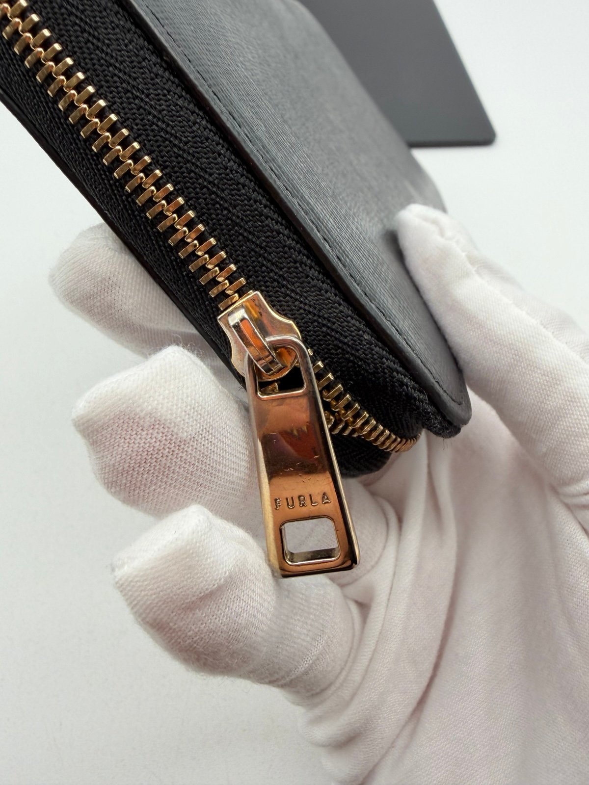 Pre-Owned Furla Leather Zip Around Wallet