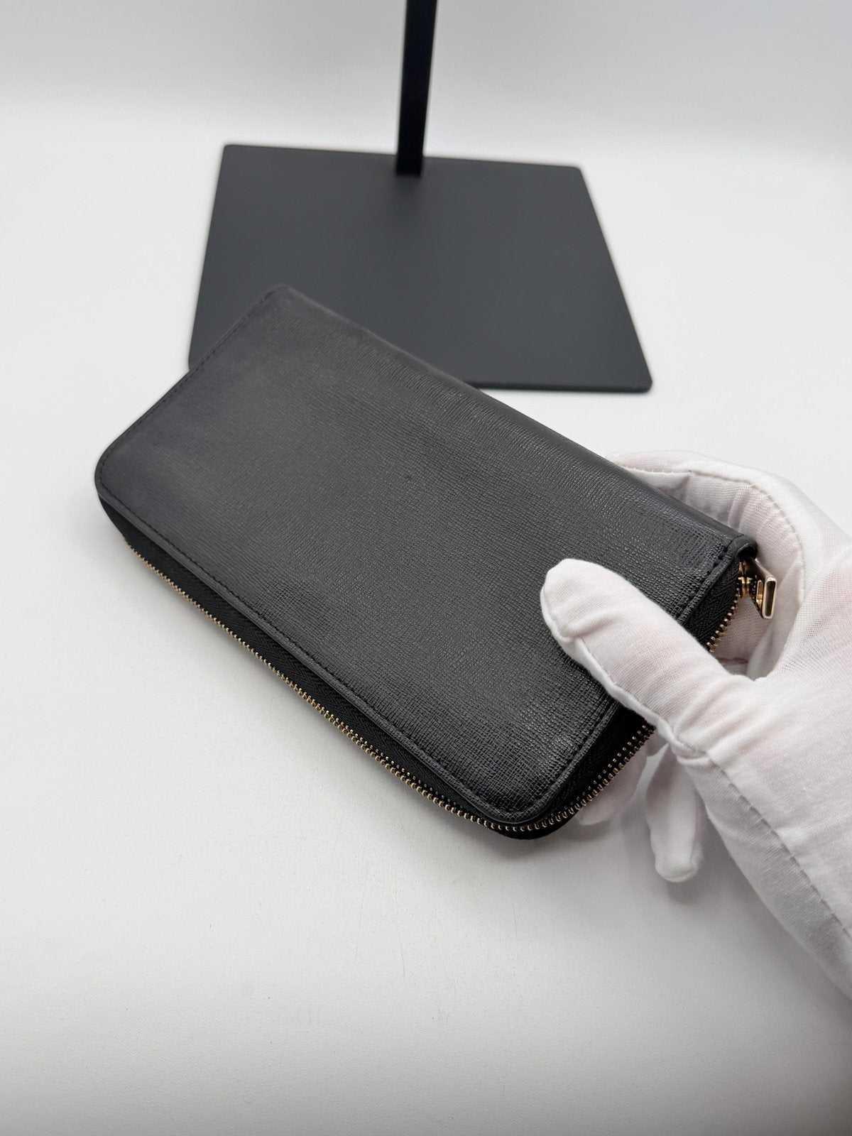 Pre-Owned Furla Leather Zip Around Wallet
