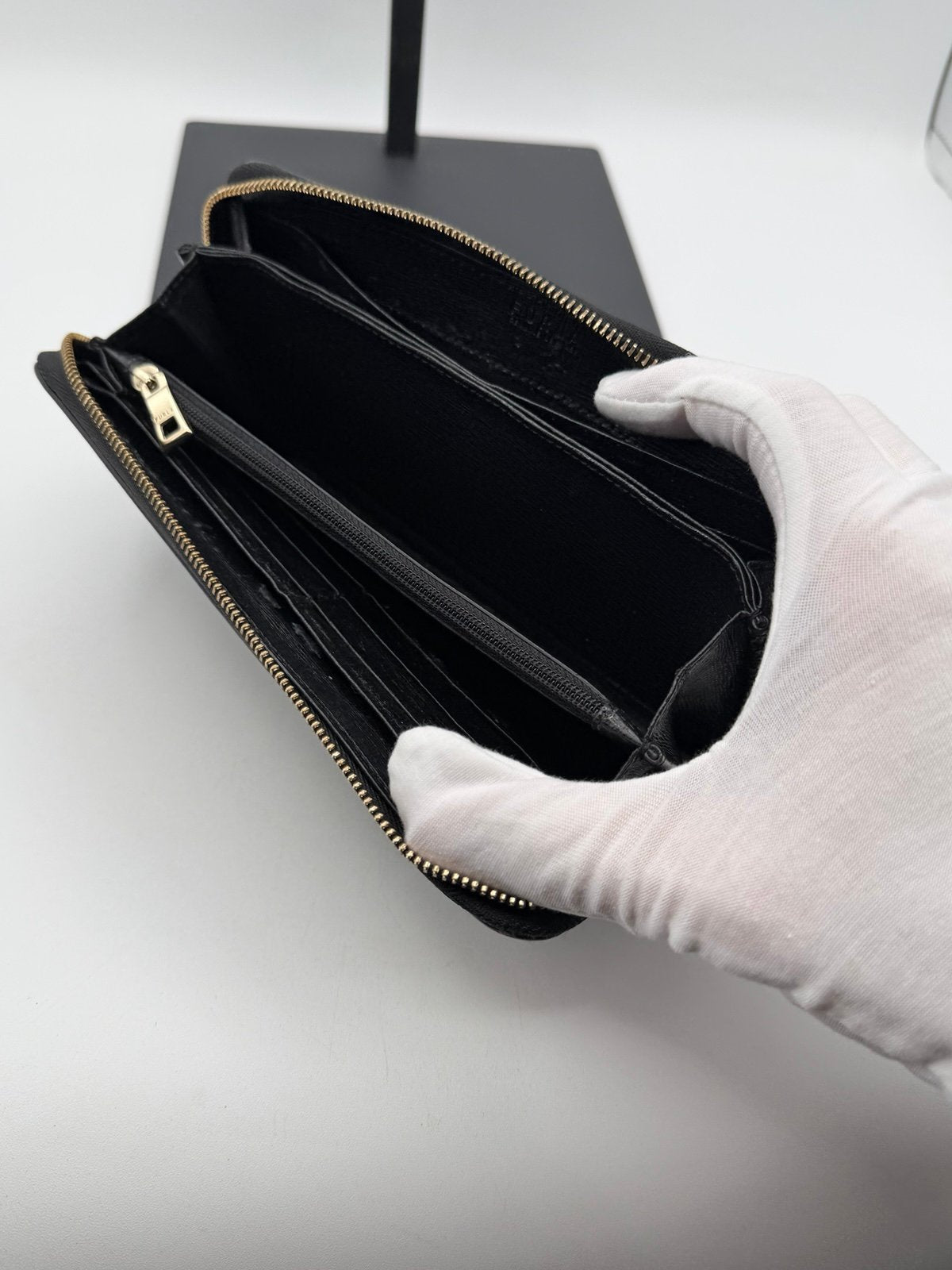 Pre-Owned Furla Leather Zip Around Wallet