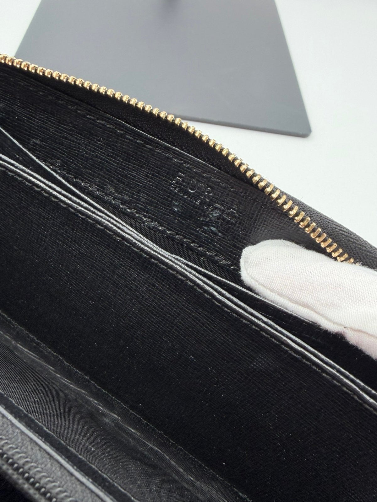 Pre-Owned Furla Leather Zip Around Wallet