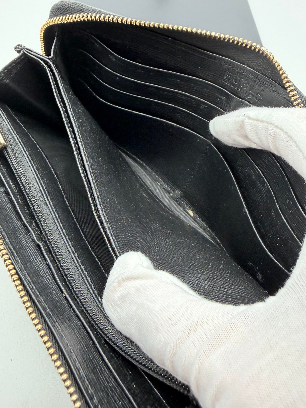 Pre-Owned Furla Leather Zip Around Wallet