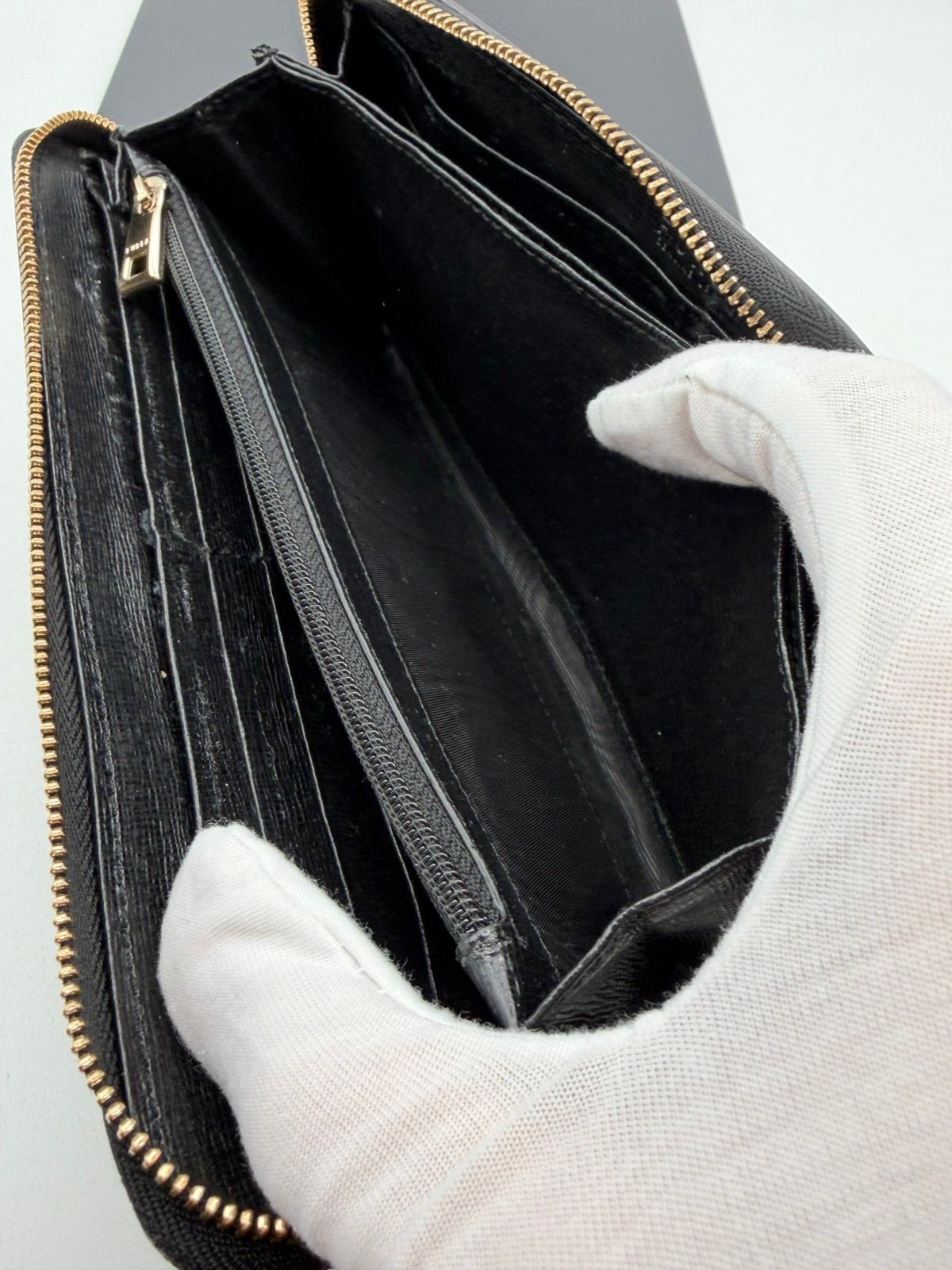 Pre-Owned Furla Leather Zip Around Wallet
